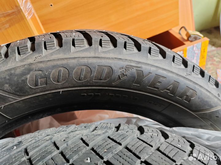 Goodyear UltraGrip Arctic 2 SUV 235/55 R19