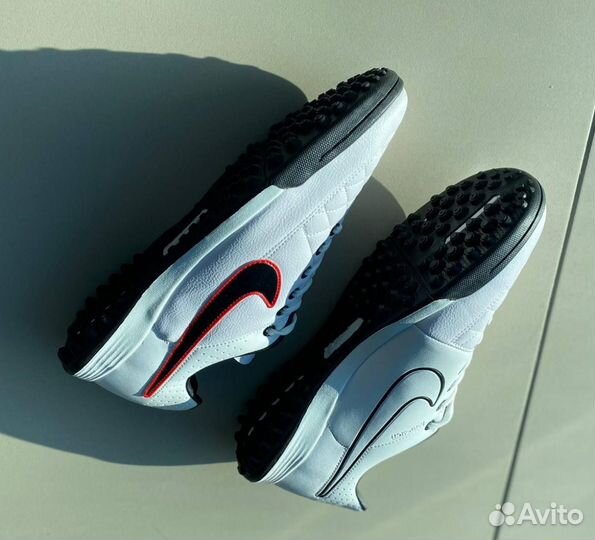 Бутсы Nike Tiempo TF белые