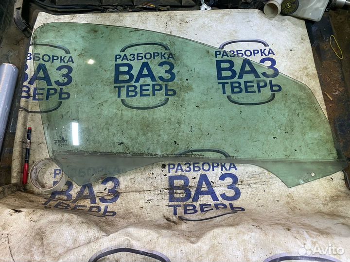 Стекло переднее правое Пежо 206