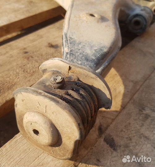 Рычаг левый Митсубиши Каризма