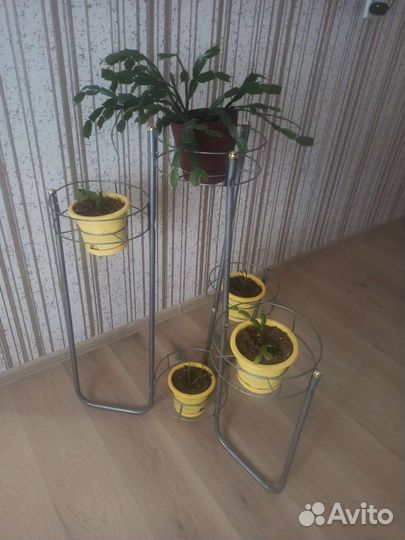 Подставка под цветы