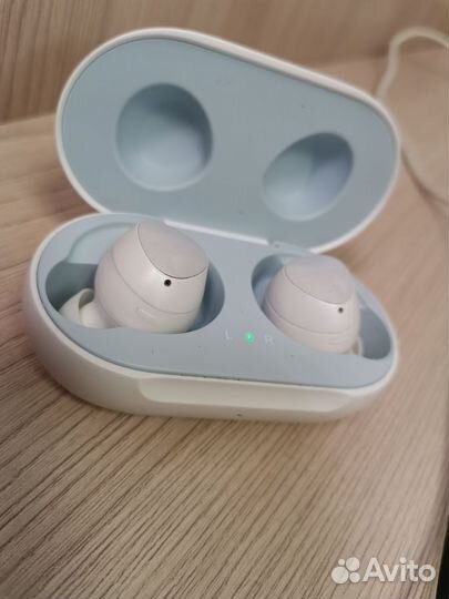Беспроводные наушники Samsung Galaxy Buds SM-R170