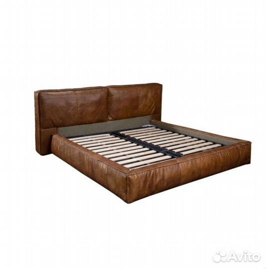 Кожаная кровать