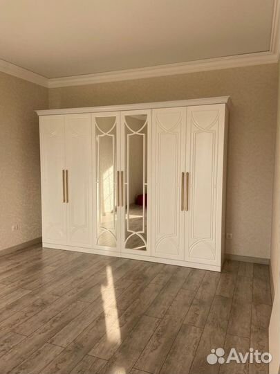 Шкафы распашные