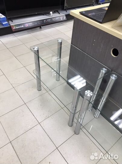 Тумбочка под телевизор стеклянная