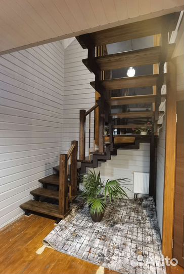 Лестница на металлокаркасе