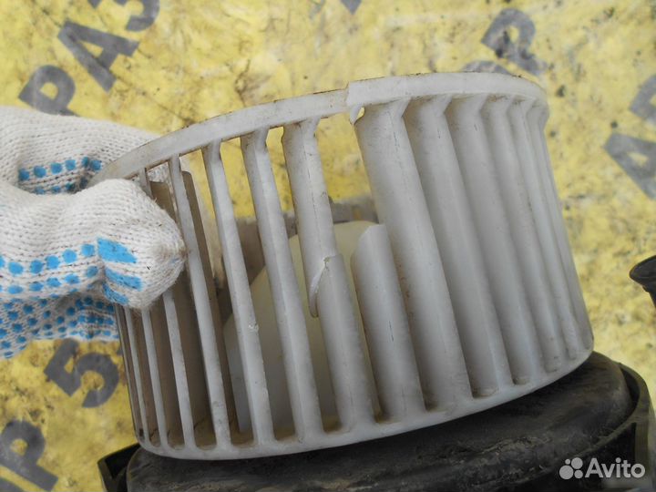 Моторчик отопителя Mitsubishi Lancer Cedia