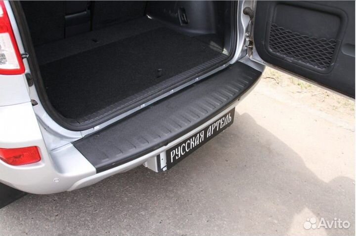 Накладка на задний бампер Тойота Рав 4