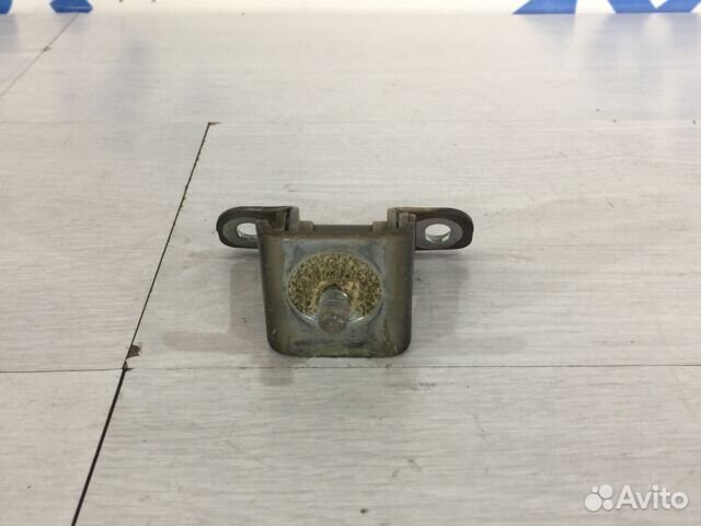 Петля крышки багажника левая renault kaptur 1.6 CV