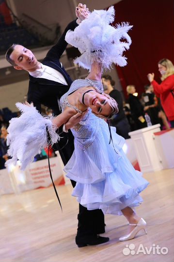 Тренер по бальным танцам