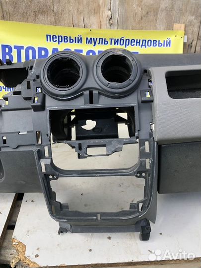 Торпедо Renault Sandero