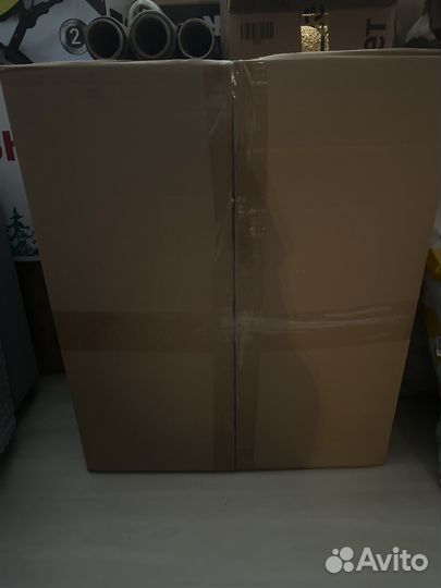 Коробка с аксесуарами