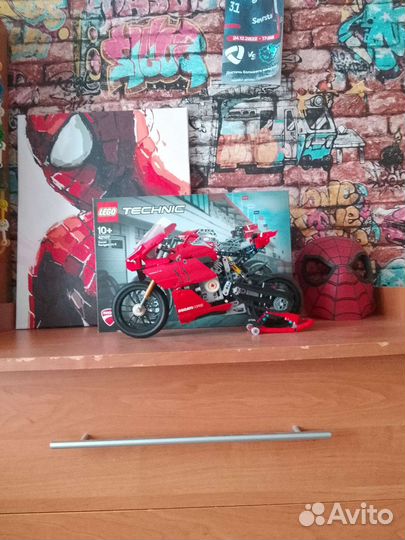 Lego Technik Ducati Panigale V4 R