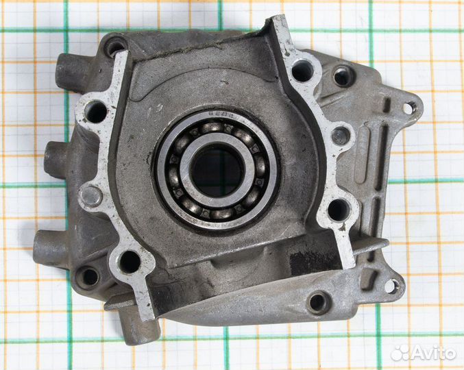 Картер двигателя левый 2т 049cc в сборе с сальника