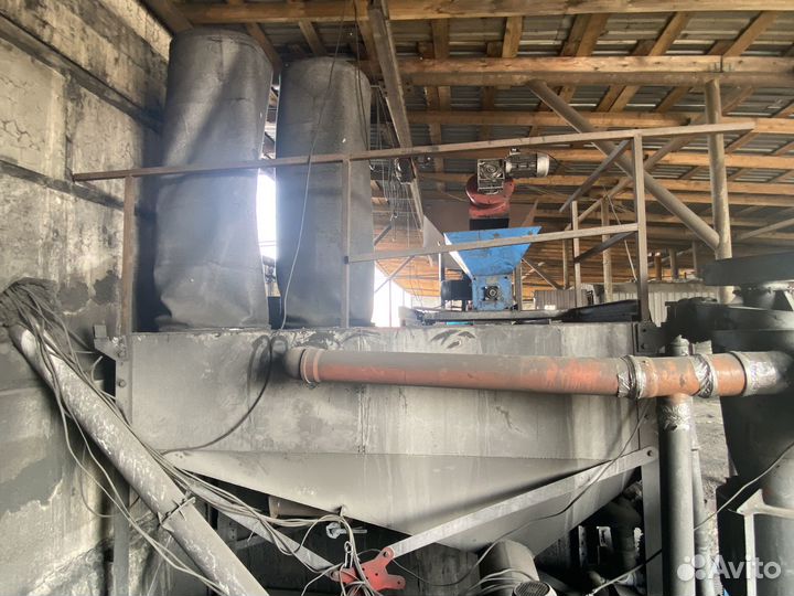 Бункер накопитель со шнековой подачей кб-280-1400