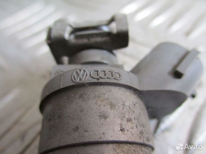 Форсунка топливная эл. Volkswagen Caddy 3 2007г