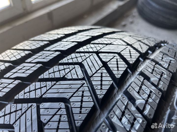 Pirelli Scorpion Winter 285/40 R22 и 325/35 R22 V