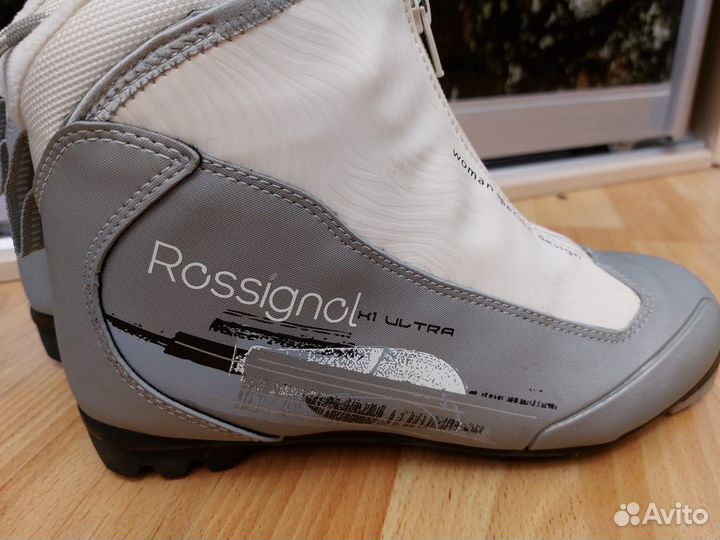 Лыжные ботинки мужские и женские. Лыжи