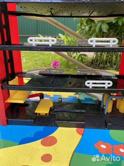 Игрушечная парковка