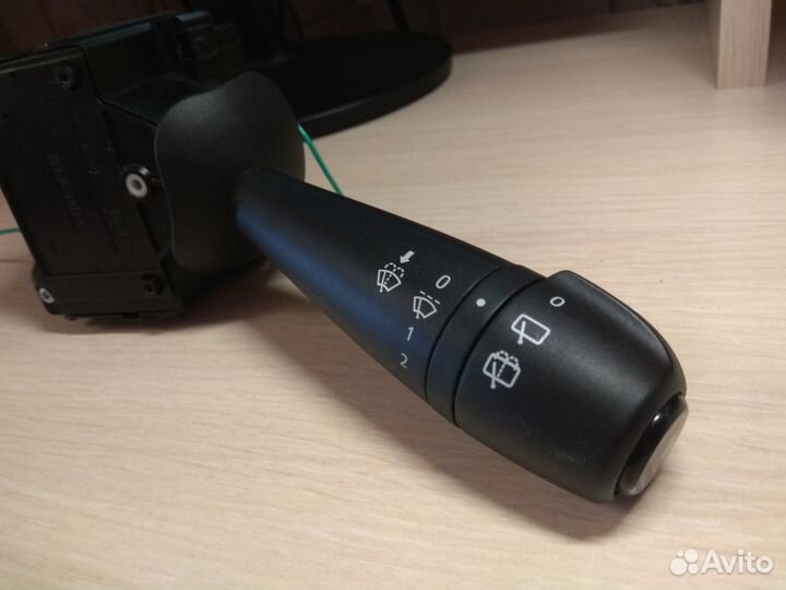 Правый переключатель дворников с бк Renault Duster