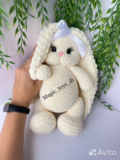 Вязаные игрушки ручной работы Зайка с метрикой