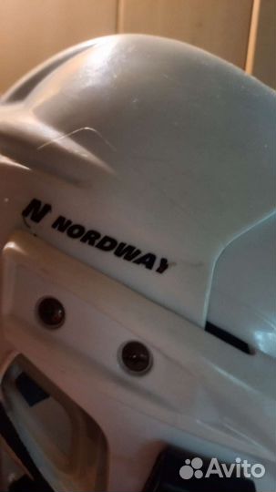 Хоккейный шлем