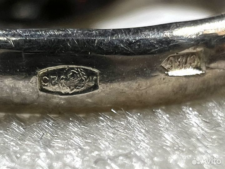 Серебряное кольцо с гранатом