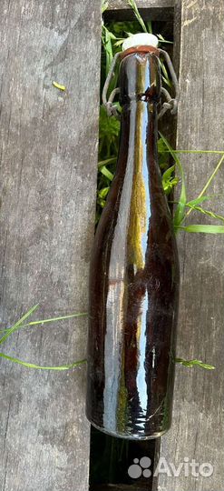 Бутылка с бугельной пробкой