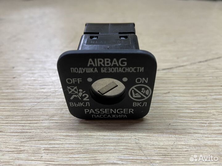 Выключатель пассажирской AIR BAG Toyota Rav4 XA50