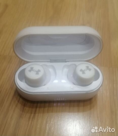 Беспроводные наушники jbl