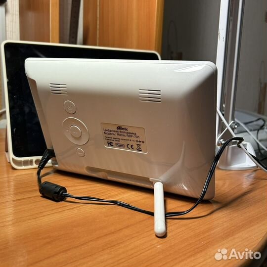 Цифровая фоторамка Ritmix RDF-701