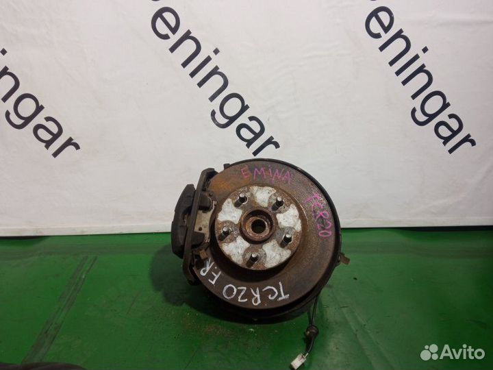 Ступица (кулак, цапфа) передняя правая Toyota