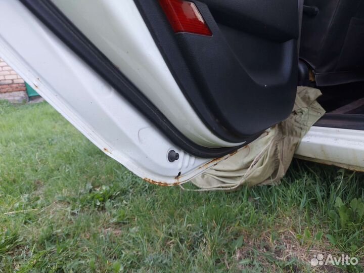 Дверь задняя левая Lifan Solano Белая