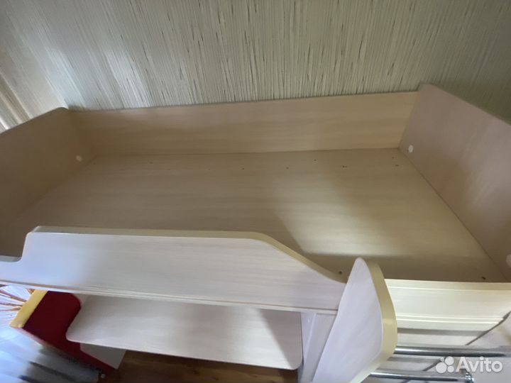 Компьютерный стол с кроватью