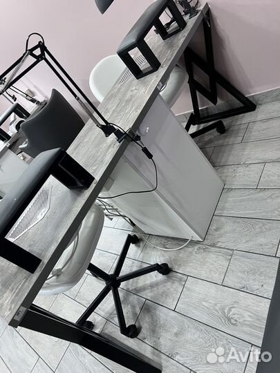 Маникюрный стол двухместный