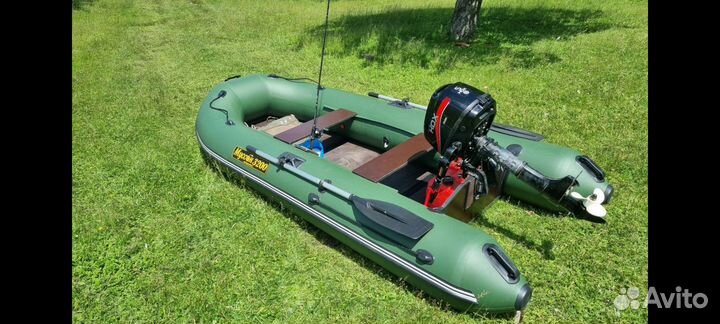 Надувная лодка с мотором