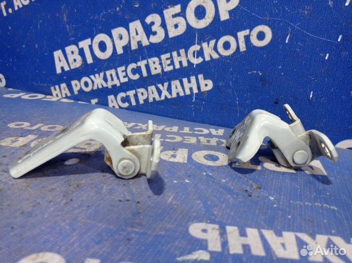 Петля двери Toyota Yaris хэтчбек 2NZ 2010