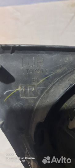 Накладка птф передняя правая Toyota Hilux 8 2016