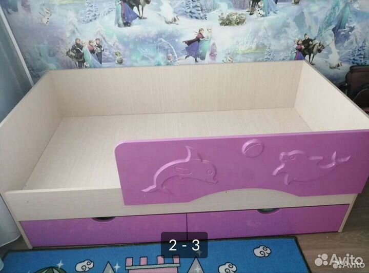 Детская кроватка и комод