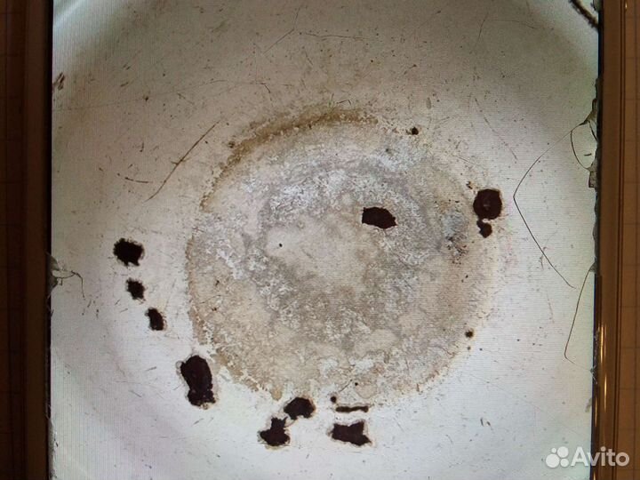 Старые тазы и кастрюли