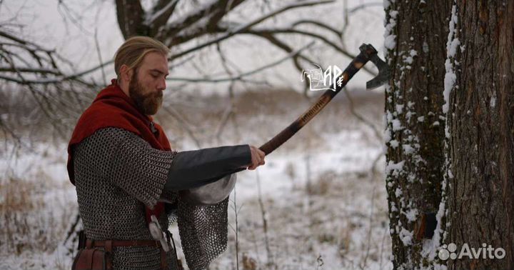 Кованый топор Рунический