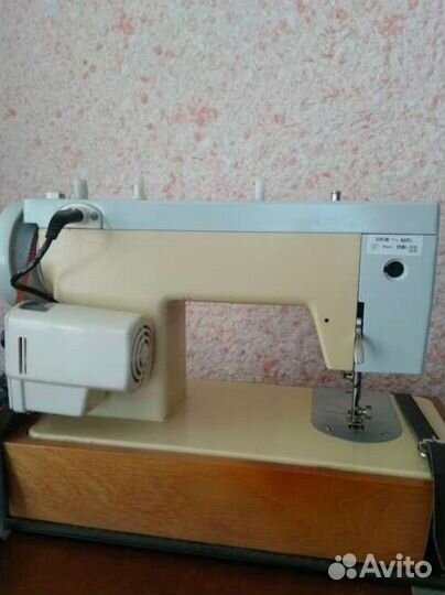Швейная машина Чайка 134