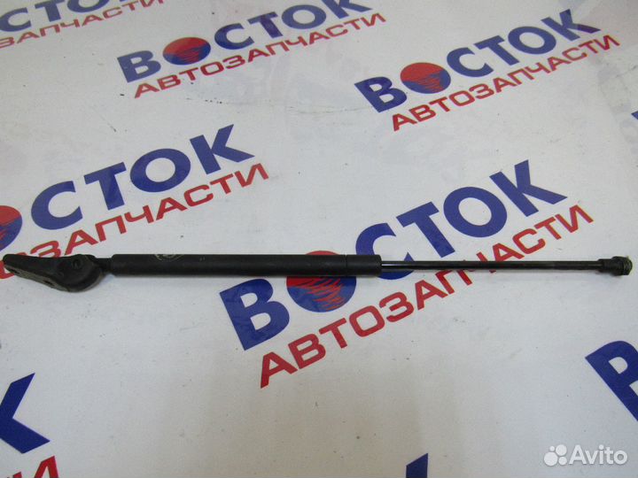 Амортизатор задней двери Право toyota wish ZNE10G