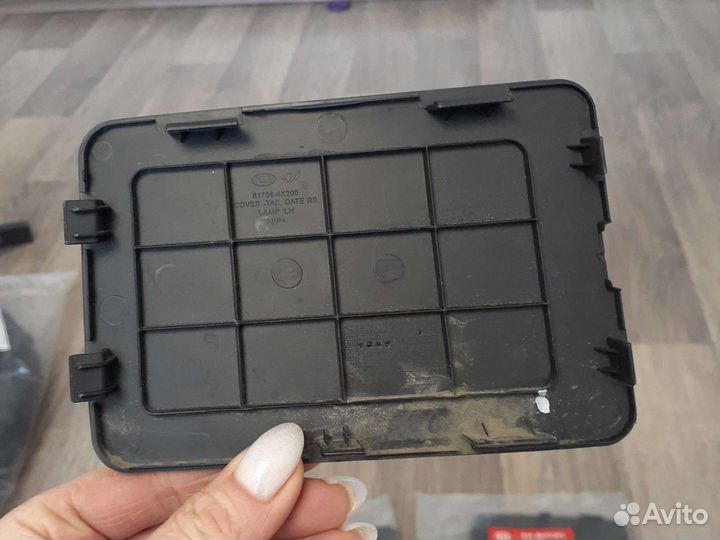 Заглушка обшивки багажника Kia Rio 3 c 2011