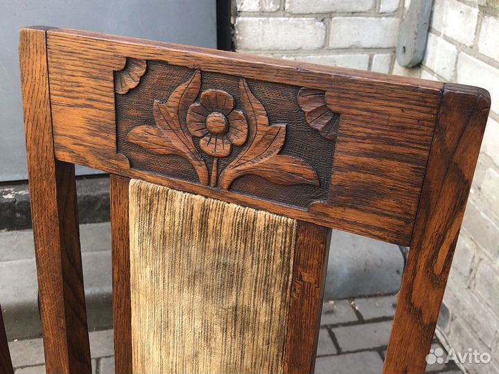 Два старинных стула из дуба