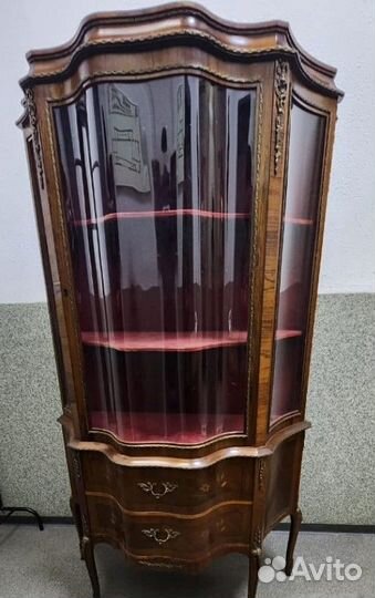 Антикварная витрина