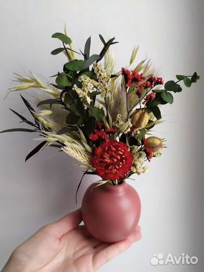 Букет из сухоцветов в вазе