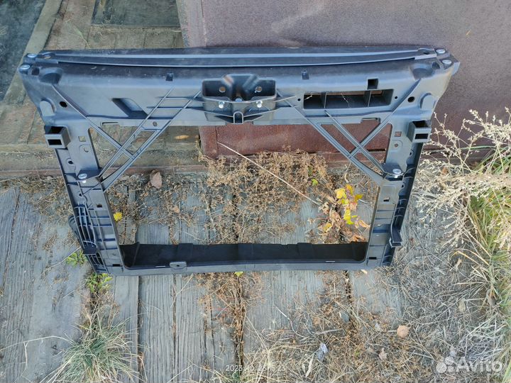 Передняя рамка (телевизор) skoda rapid