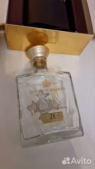 Коробка и бутылка из под виски johnnie walker XR