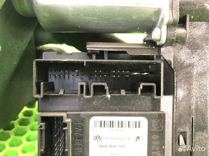 Моторчик стеклоподъемника передний левый L